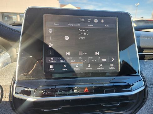 Used 2025 Jeep Compass Latitude image 11