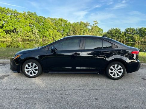 Used 2023 Toyota Corolla LE image 2