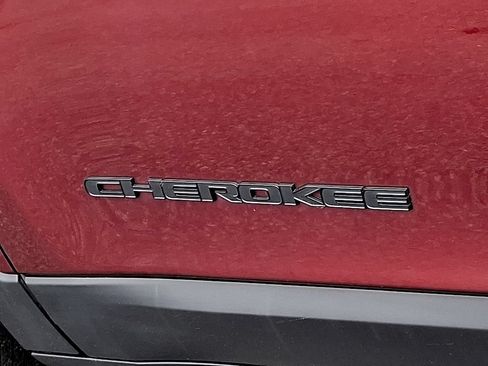 Used 2020 Jeep Cherokee Latitude Plus AWD/4WD image 30