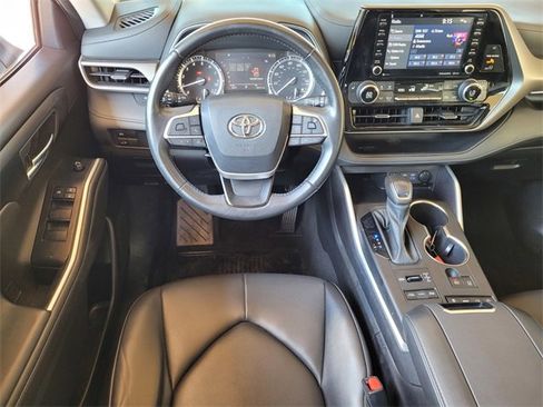 Certified 2022 Toyota Highlander XLE image 19