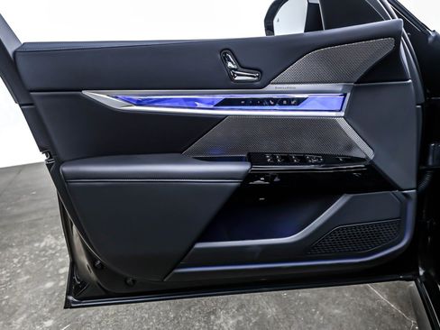 Used 2025 BMW 740i 740i Sedan w/ Premium Package image 21