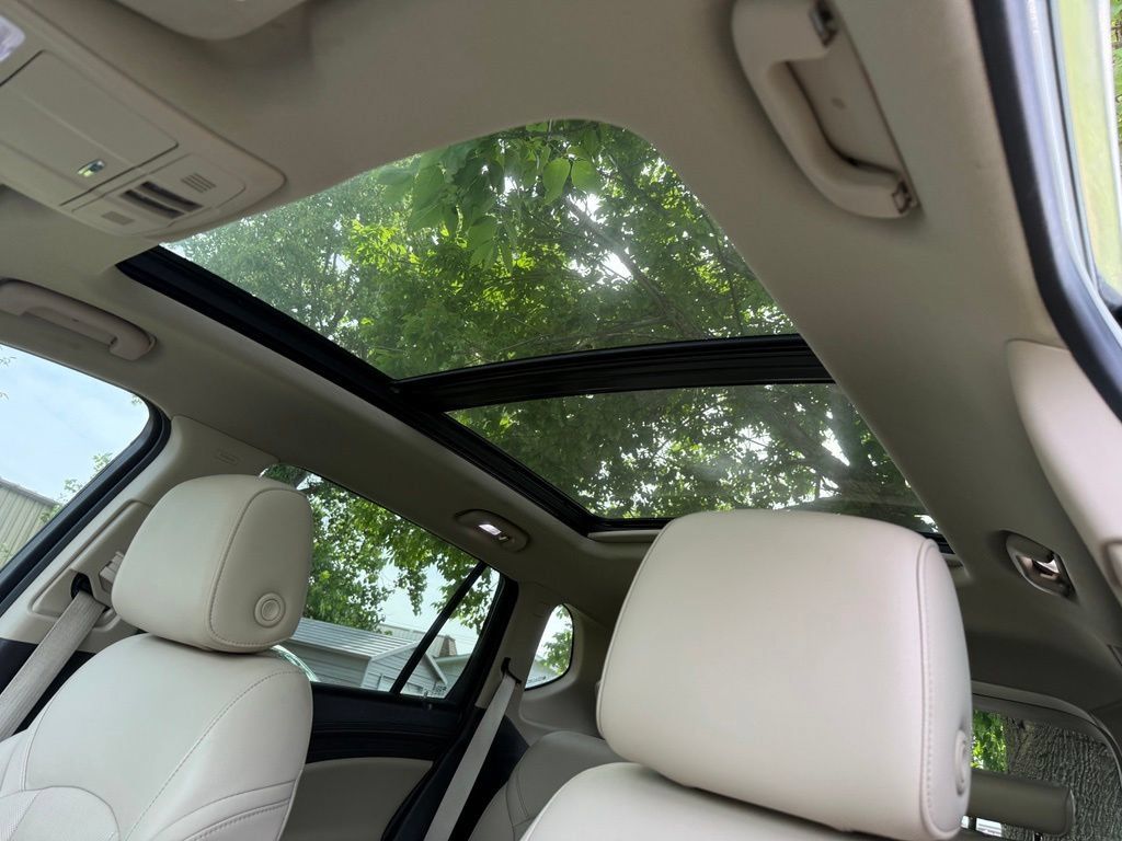 Used 2017 Buick Envision Essence FWD image 11