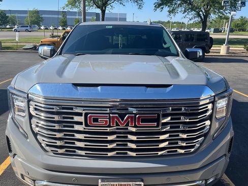 Used 2025 GMC Sierra 1500 Denali AWD/4WD image 2