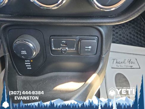 Used 2017 Jeep Renegade Latitude w/ Cold Weather Group AWD/4WD image 24
