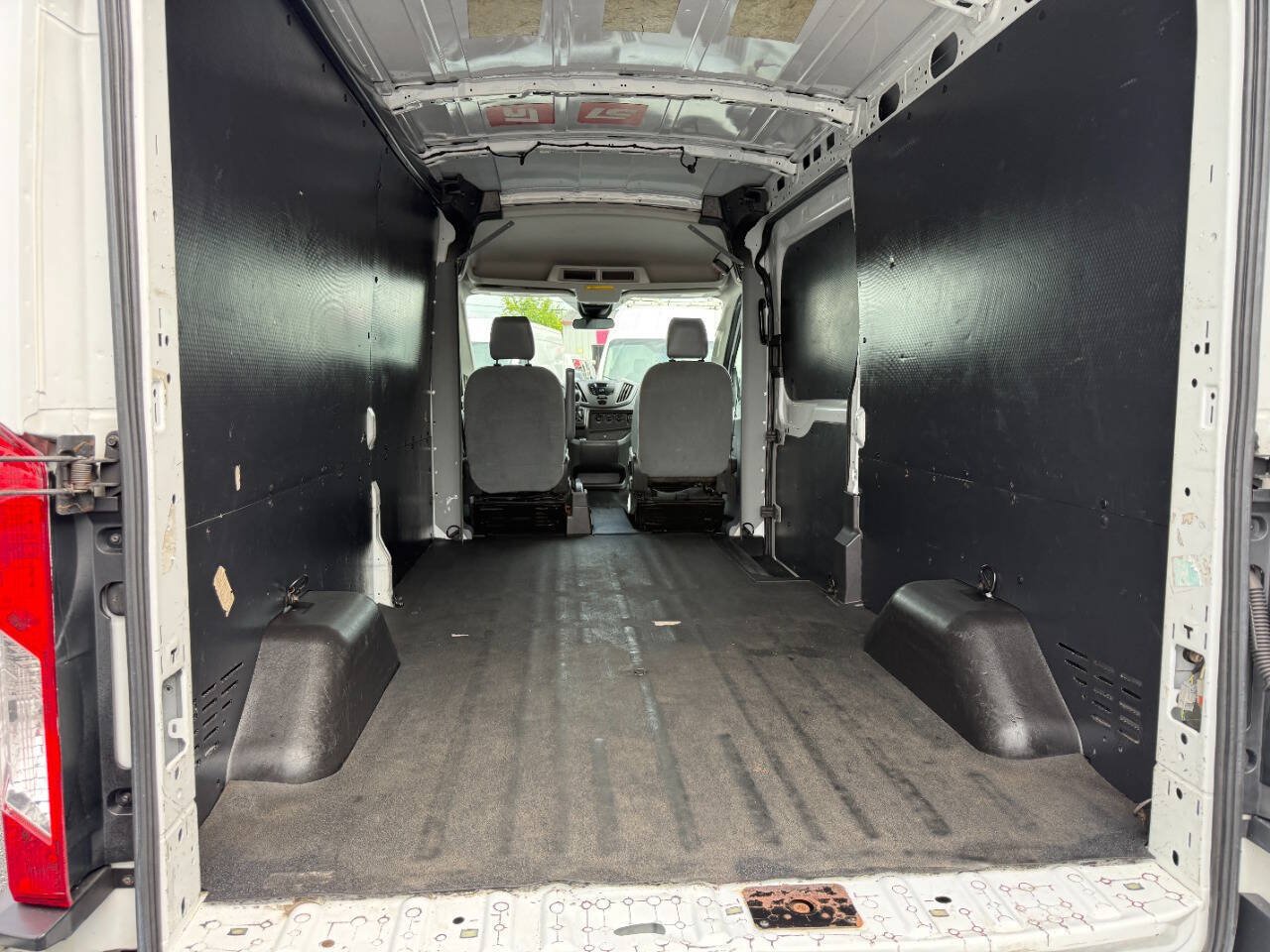Used 2018 Ford Transit 250 148 Medium Roof RWD image 9