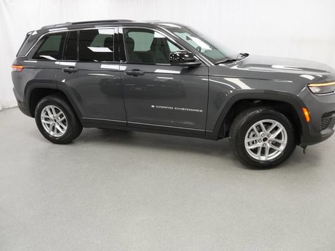 Used 2025 Jeep Grand Cherokee Laredo X AWD/4WD image 10