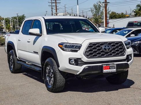 Used 2023 Toyota Tacoma TRD Off-Road image 3