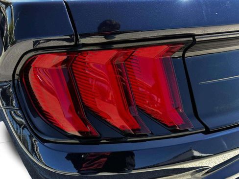 Used 2021 Ford Mustang Coupe image 12