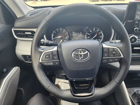 Used 2020 Toyota Highlander XLE image 34