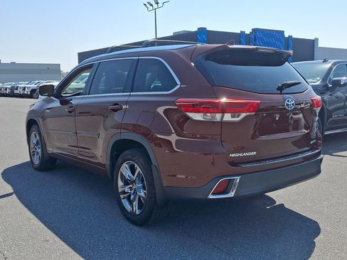 Used 2017 Toyota Highlander Limited Platinum AWD/4WD image 4