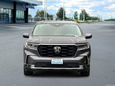 New 2025 Honda Pilot Touring image 9