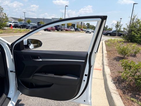 Used 2020 Hyundai Elantra Value Edition w/ Cargo Package (C1) FWD image 23