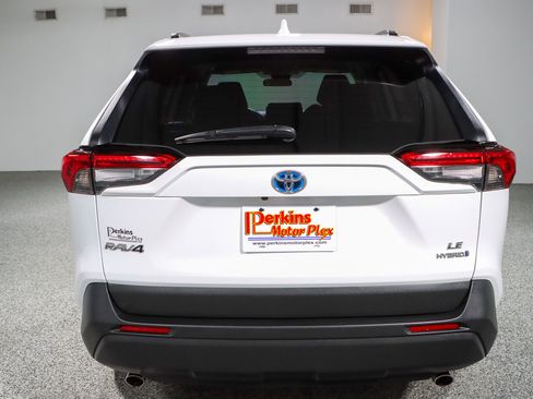 Used 2021 Toyota RAV4 LE AWD/4WD image 8