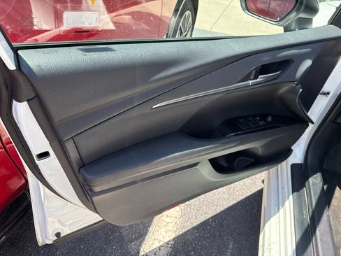 Used 2025 Toyota Camry SE FWD image 15