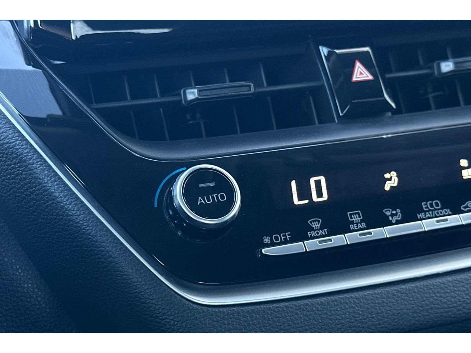 Used 2022 Toyota Corolla LE FWD image 28