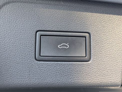 Used 2024 Volkswagen Atlas SE image 13