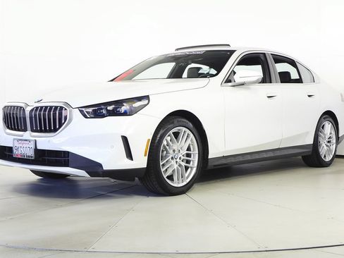 Used 2024 BMW 530i w/ Convenience Package RWD image 2