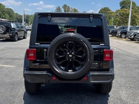 Used 2021 Jeep Wrangler Unlimited Sahara w/ Cold Weather Group AWD/4WD image 6