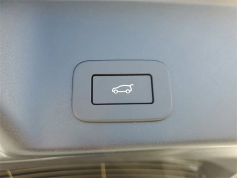 Used 2025 Land Rover Range Rover Evoque S image 10