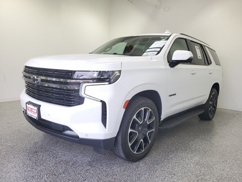 Used 2021 Chevrolet Tahoe RST w/ Luxury Package RWD image 2