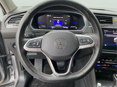 Used 2024 Volkswagen Tiguan SE AWD/4WD image 21