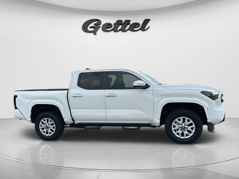 Used 2024 Toyota Tacoma SR5 AWD/4WD image 4