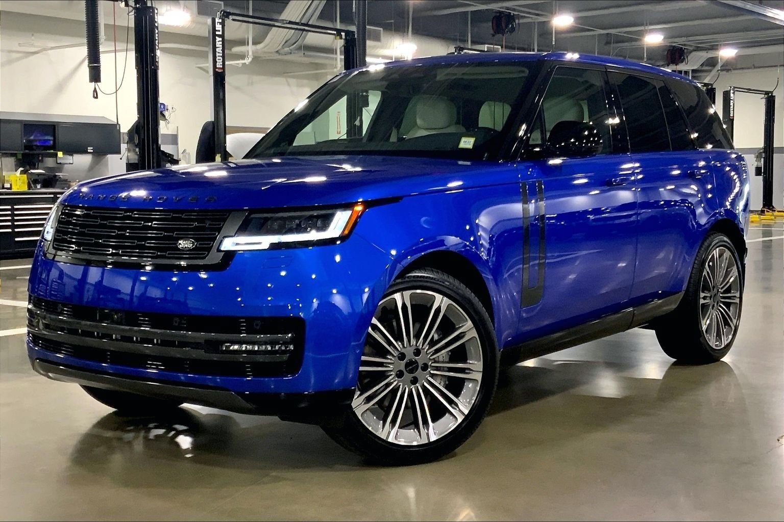 New 2026 Land Rover Range Rover SE AWD/4WD image 1