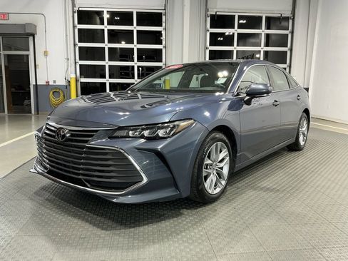 Used 2022 Toyota Avalon XLE image 2