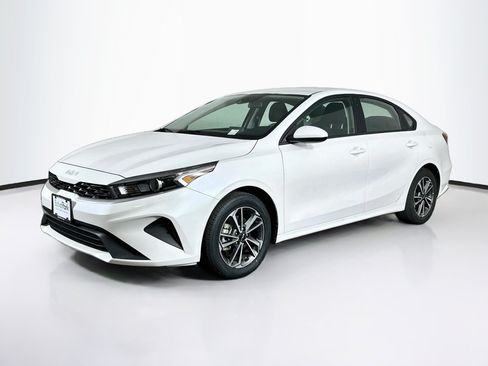 Used 2023 Kia Forte LXS FWD image 3