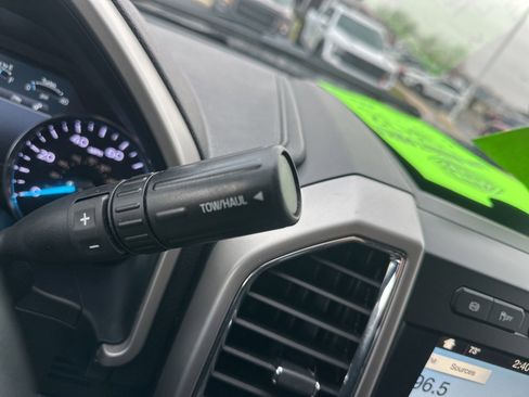 Used 2018 Ford F350 Lariat w/ Chrome Package image 18