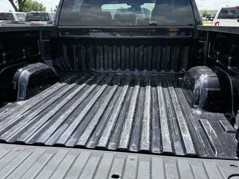 Used 2025 GMC Sierra 1500 SLT RWD image 31
