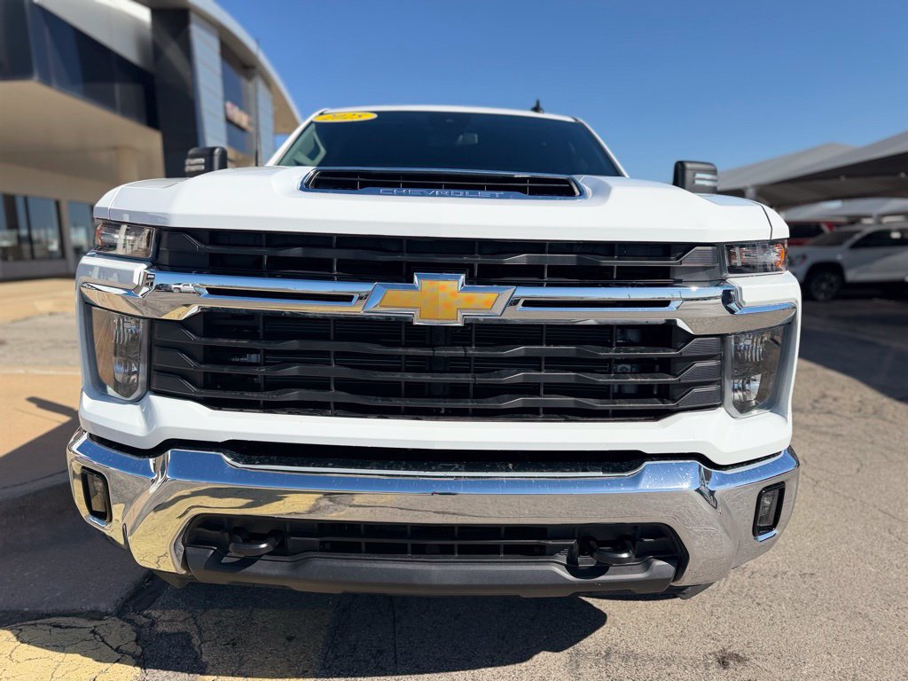 Used 2025 Chevrolet Silverado 2500 LT w/ Convenience Package AWD/4WD image 2