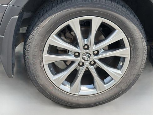 Used 2017 Toyota RAV4 Limited FWD image 9