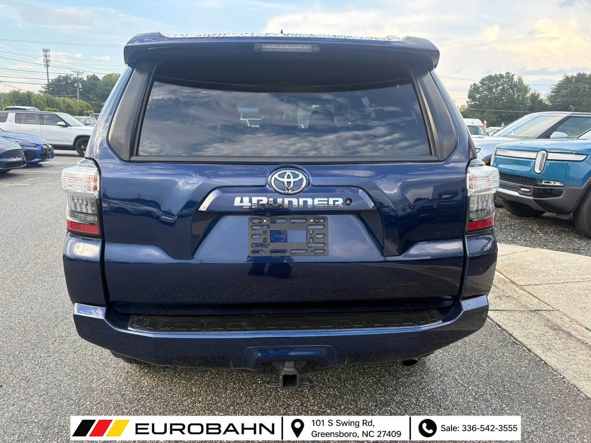 Used 2015 Toyota 4Runner SR5 AWD/4WD image 4