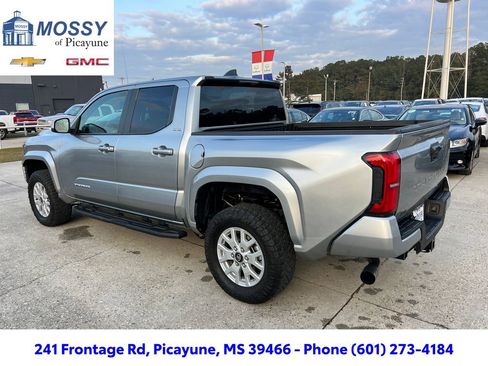 Used 2025 Toyota Tacoma SR5 image 4