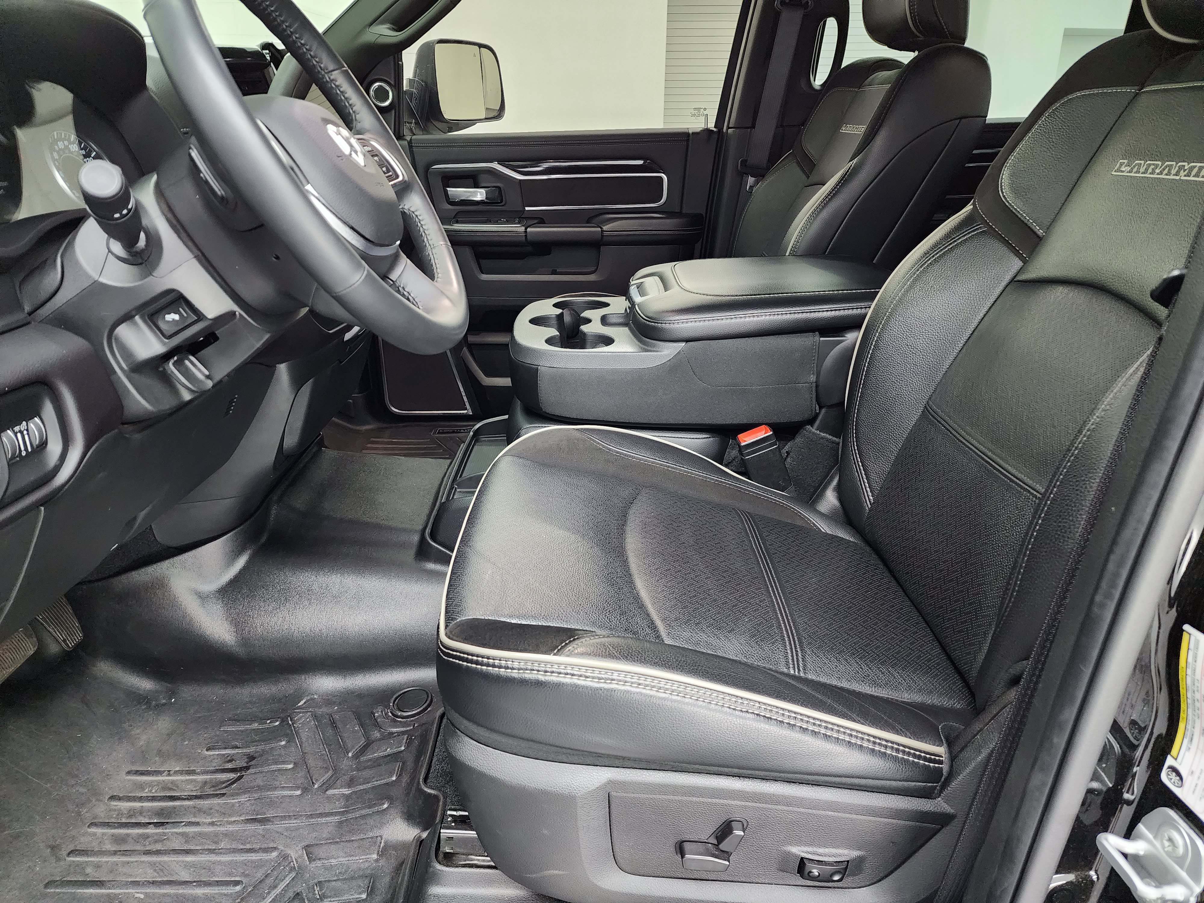Used 2022 RAM 3500 Laramie AWD/4WD image 8
