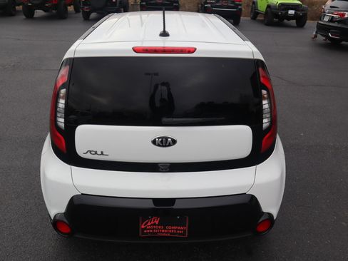Used 2016 Kia Soul + image 7