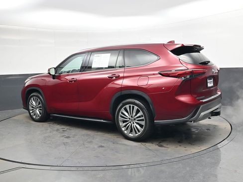 Used 2023 Toyota Highlander Platinum image 6