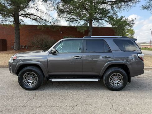 Used 2019 Toyota 4Runner SR5 Premium image 2