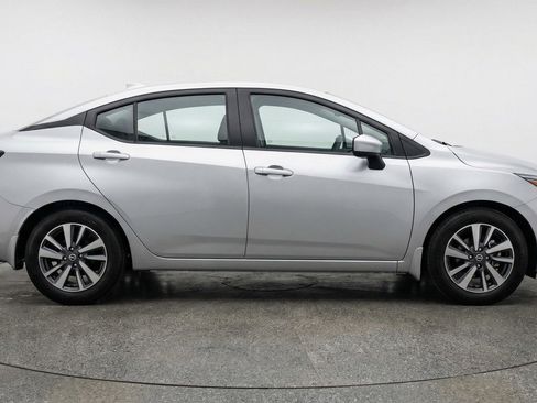 Used 2025 Nissan Versa SV image 9