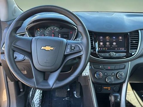 Used 2020 Chevrolet Trax LS image 9