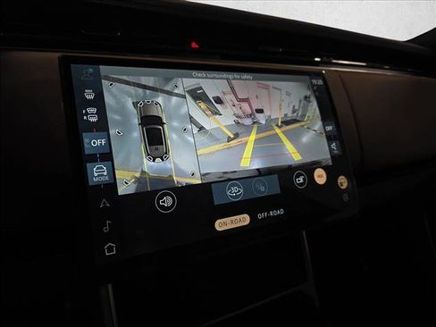 New 2026 Land Rover Range Rover SE image 24