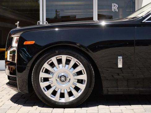 Certified 2022 Rolls-Royce Phantom Extended Wheelbase w/ The Phantom Package RWD image 12