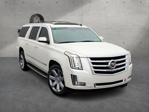 Used 2015 Cadillac Escalade ESV Luxury image 3
