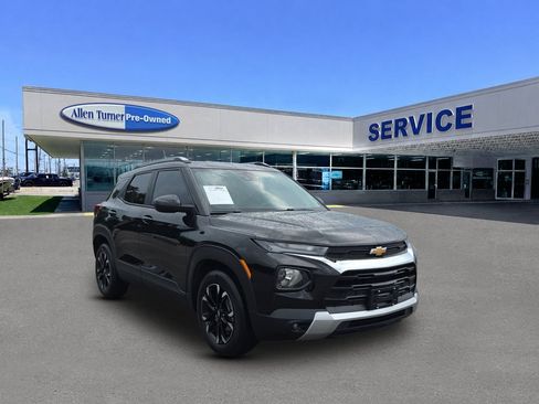 Used 2023 Chevrolet TrailBlazer LT FWD image 2