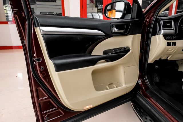 Used 2019 Toyota Highlander XLE FWD image 48