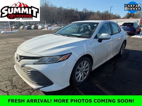 Used 2018 Toyota Camry LE image 1