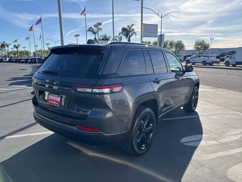 New 2026 Jeep Grand Cherokee Limited w/ Limited Altitude Package image 4