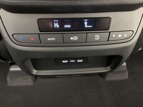 Used 2025 Honda Pilot Touring image 46