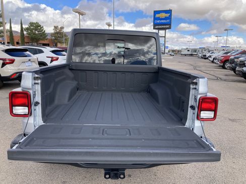 Used 2023 Jeep Gladiator Sport image 37